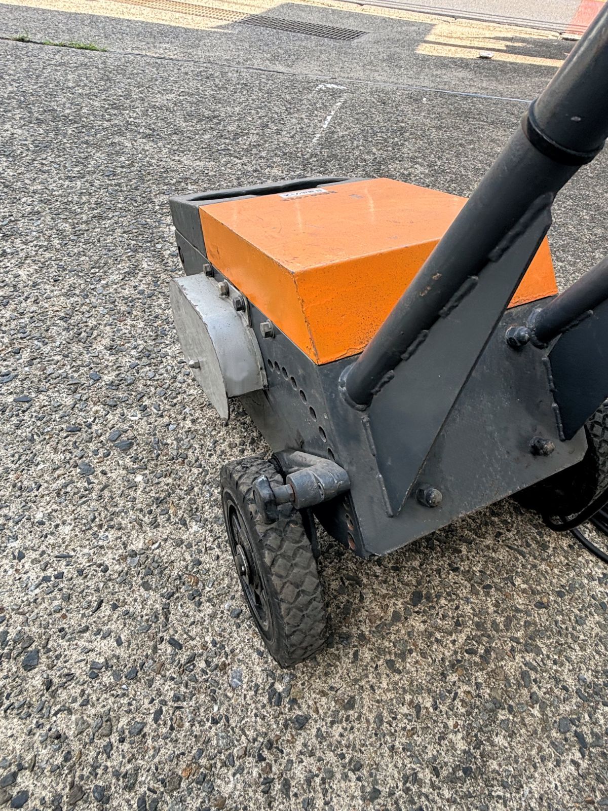 点検整備済 床材剥がし機 ストロングペッカー 東産機 SM12 KLASS 鳴浜リース