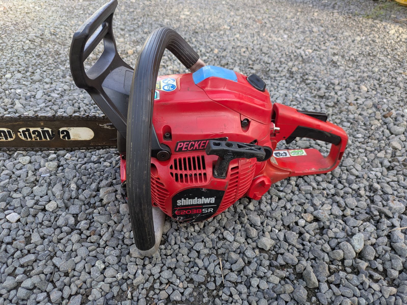 新ダイワ排気量38.4cm3エンジンチェーンソーE2038SR