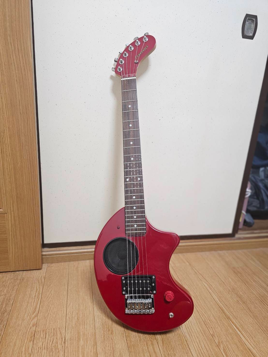 フェルナンデス赤いギター FERNANDES ギター（色：レッド系）｜楽器、器材｜楽器、手芸