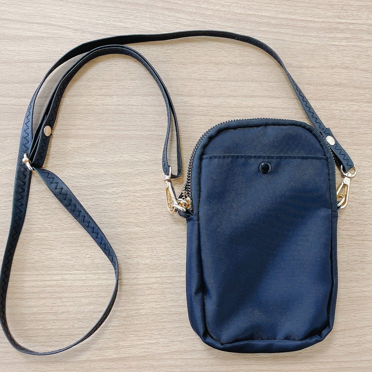 美品】PRADA プラダ ノベルティ ポーチ ショルダーバック HID - メルカリ