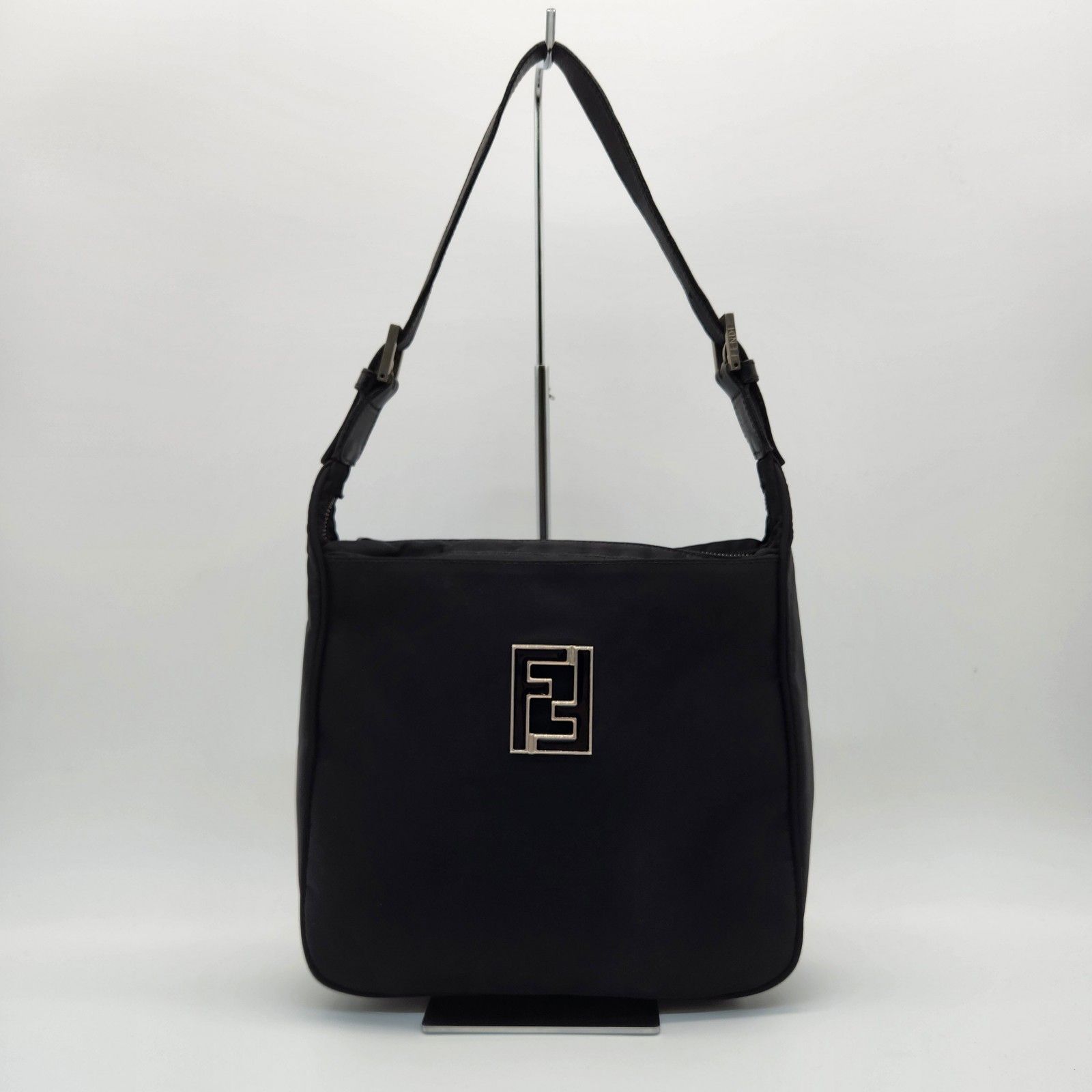 美品】FENDI ワンショルダーバッグ FFロゴ金具 肩掛け ナイロン