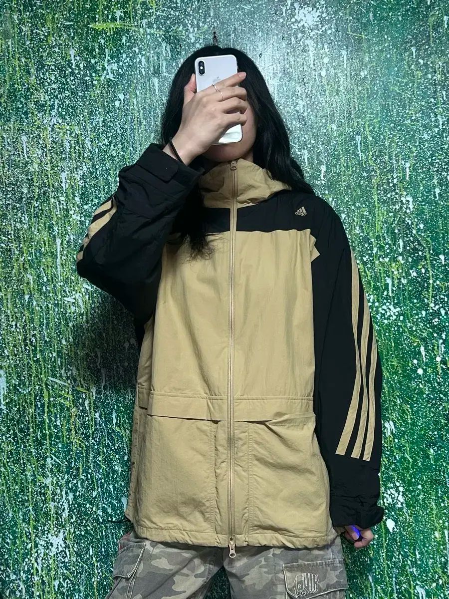 adidas(アディダス) 黒 ベージュ ウインドブレーカー L