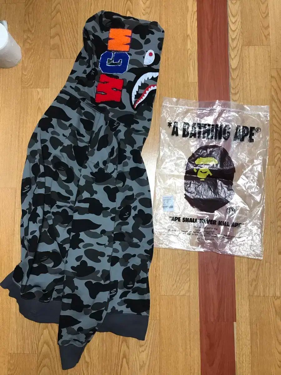 A BATHING APE アベイシングエイプ カモフラ フード付き ジップアップパーカー xl