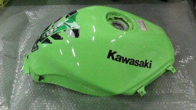 ニンジャ Ninja 250R EX250K-A49xxx の タンク 1745454635