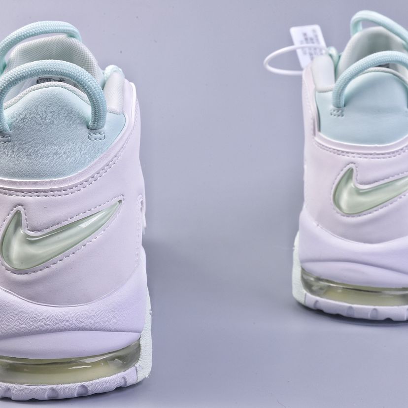 新品 未使用 NIKE エア モアアップテンポ 917593-300 レディース 