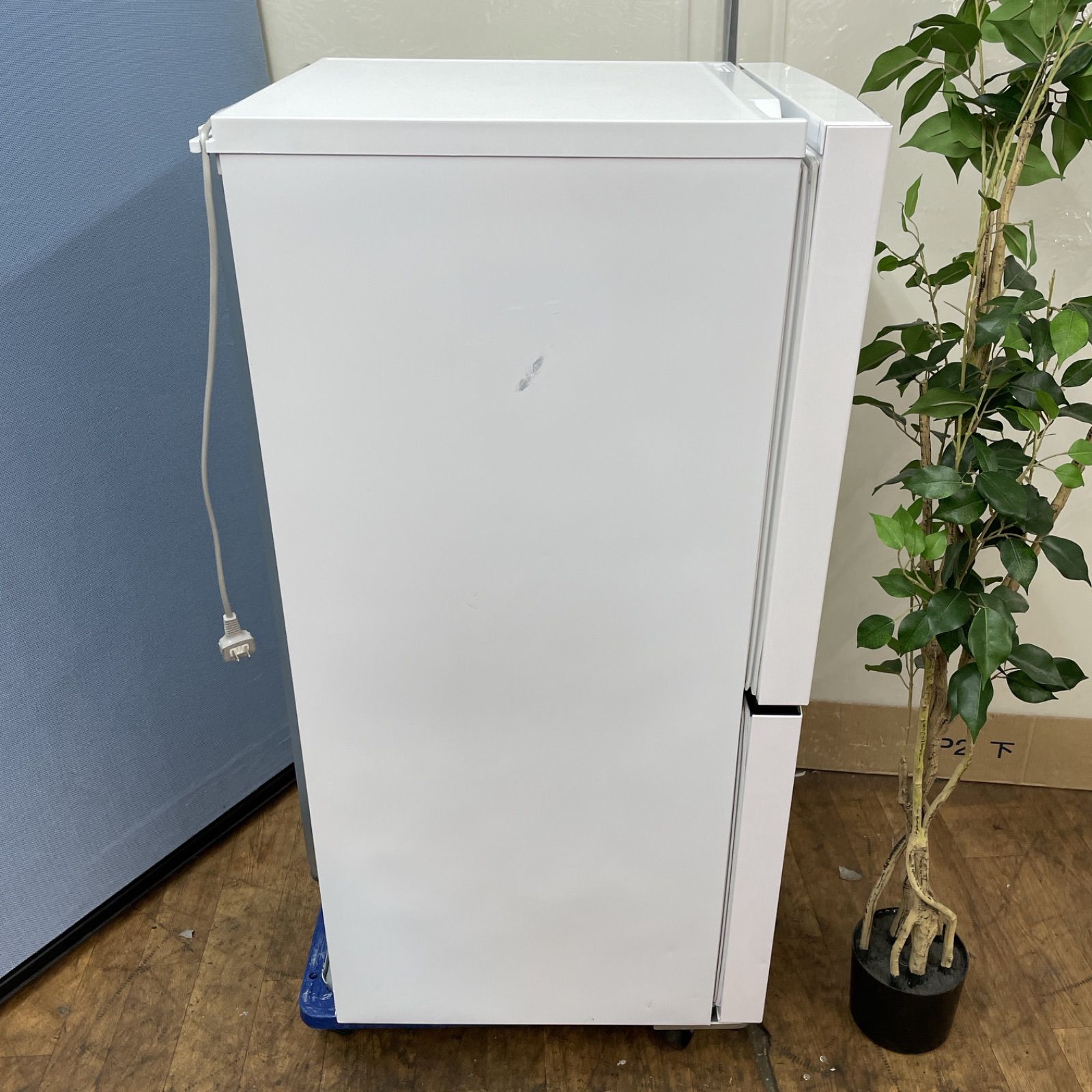 名古屋市近郊送料設置無料⭐I636 ⭐ Hisense 冷蔵庫 (130L) 2ドア 20年  