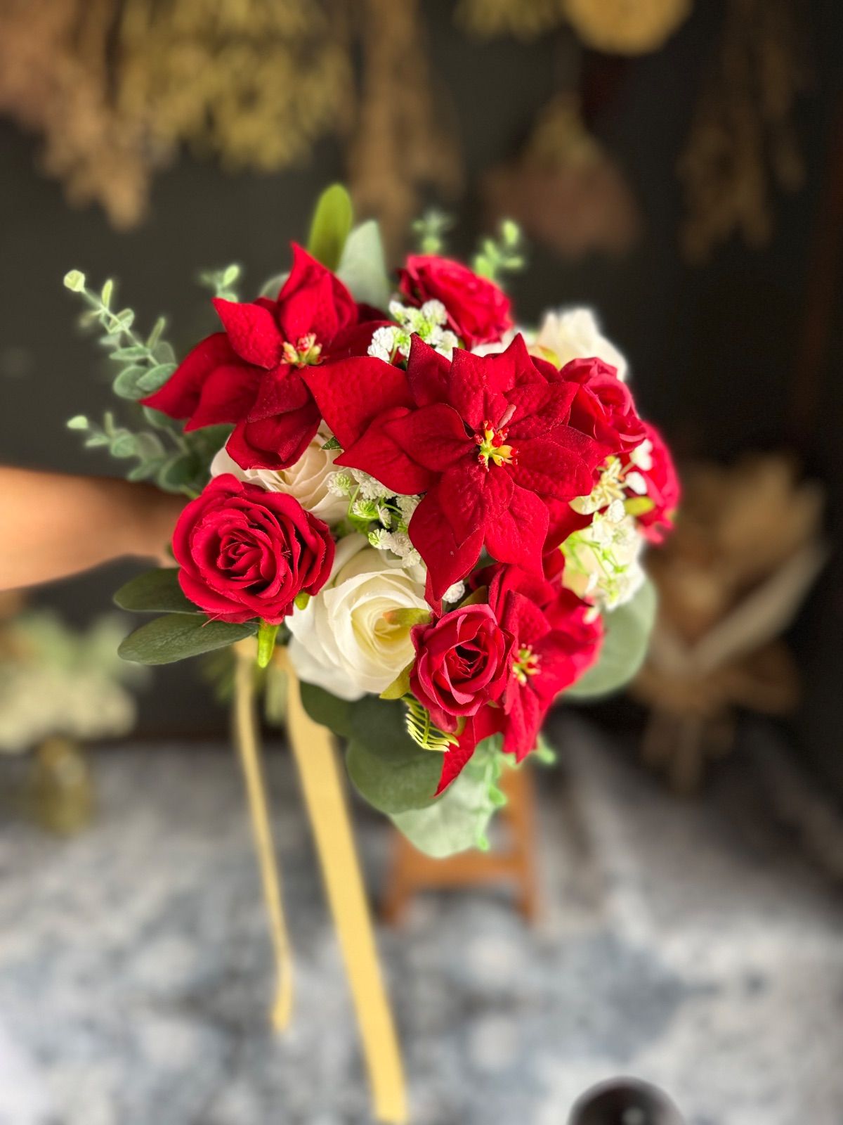 ポインセチアクラッチブーケ ブートニア