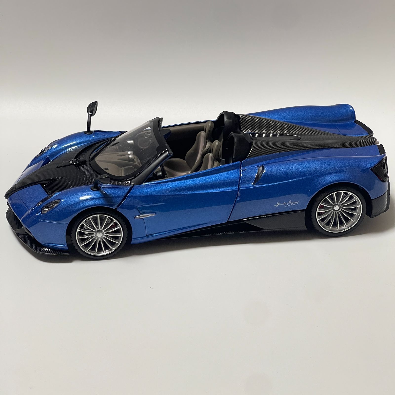 ダイキャストカーモデルのおもちゃ