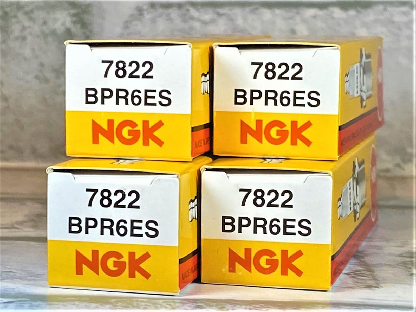 ＮＧＫ　ＢＰＲ６ＥＳ　４本セット　モトグッチ　１１００カリフォルニア・インジェクション　９７ー　適合　新品！