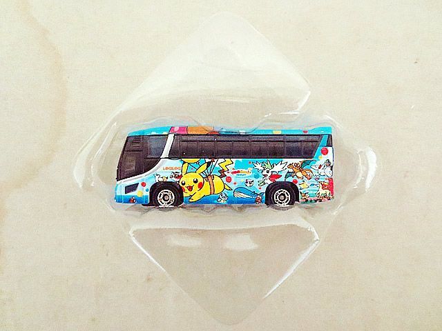 新品 トミカ 日野 セレガ ポケモン そらとぶピカチュウ