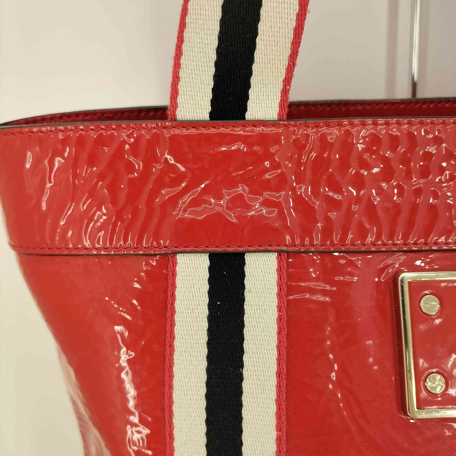 アニヤハインドマーチ ANYA HINDMARCH ロゴプレート エナメル トート 
