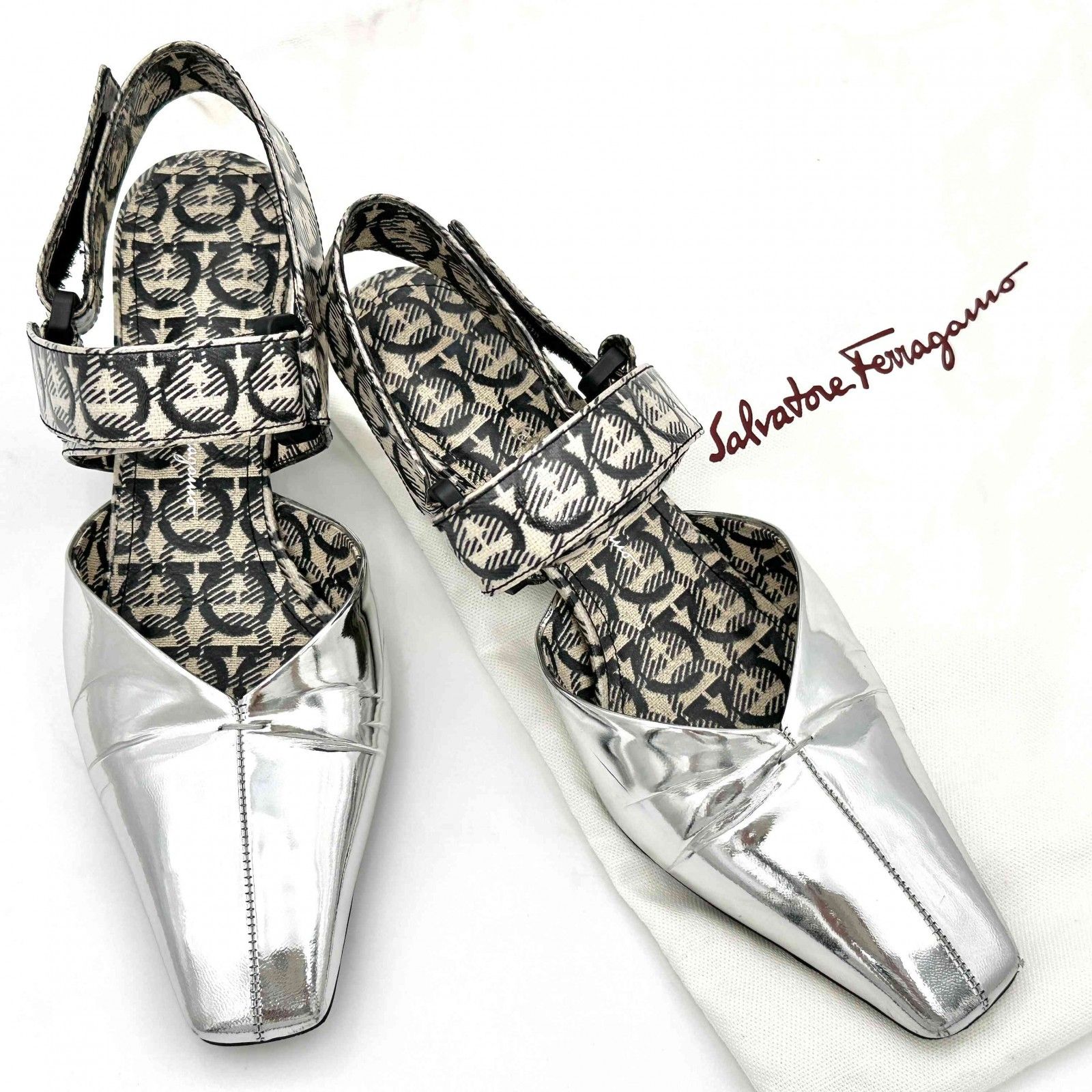 激 Ferragamo ミュール ガンチーニ エナメル シルバー 865T