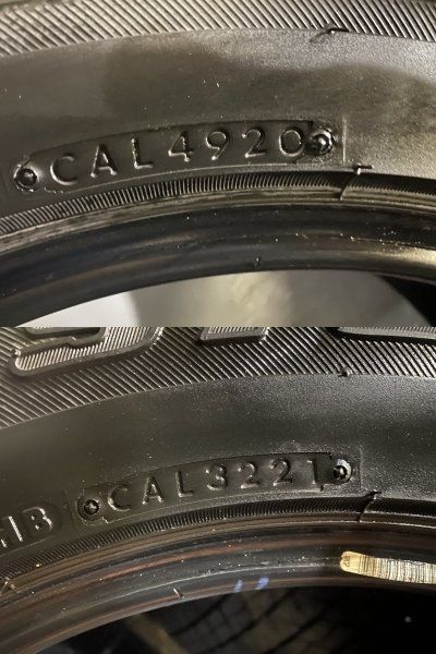 BS BRIDGESTONE BLIZZAK DM-V1 215/65R16 16インチ スタッドレス 4本 20～21年製 バリ溝 ハイエース  エクストレイル等　(KTN011)