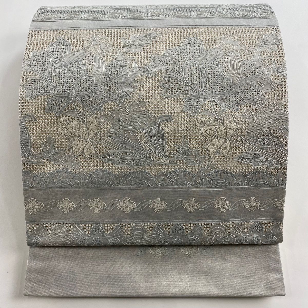袋帯 秀品 草花 箔 刺繍 灰白 お太鼓柄 正絹
