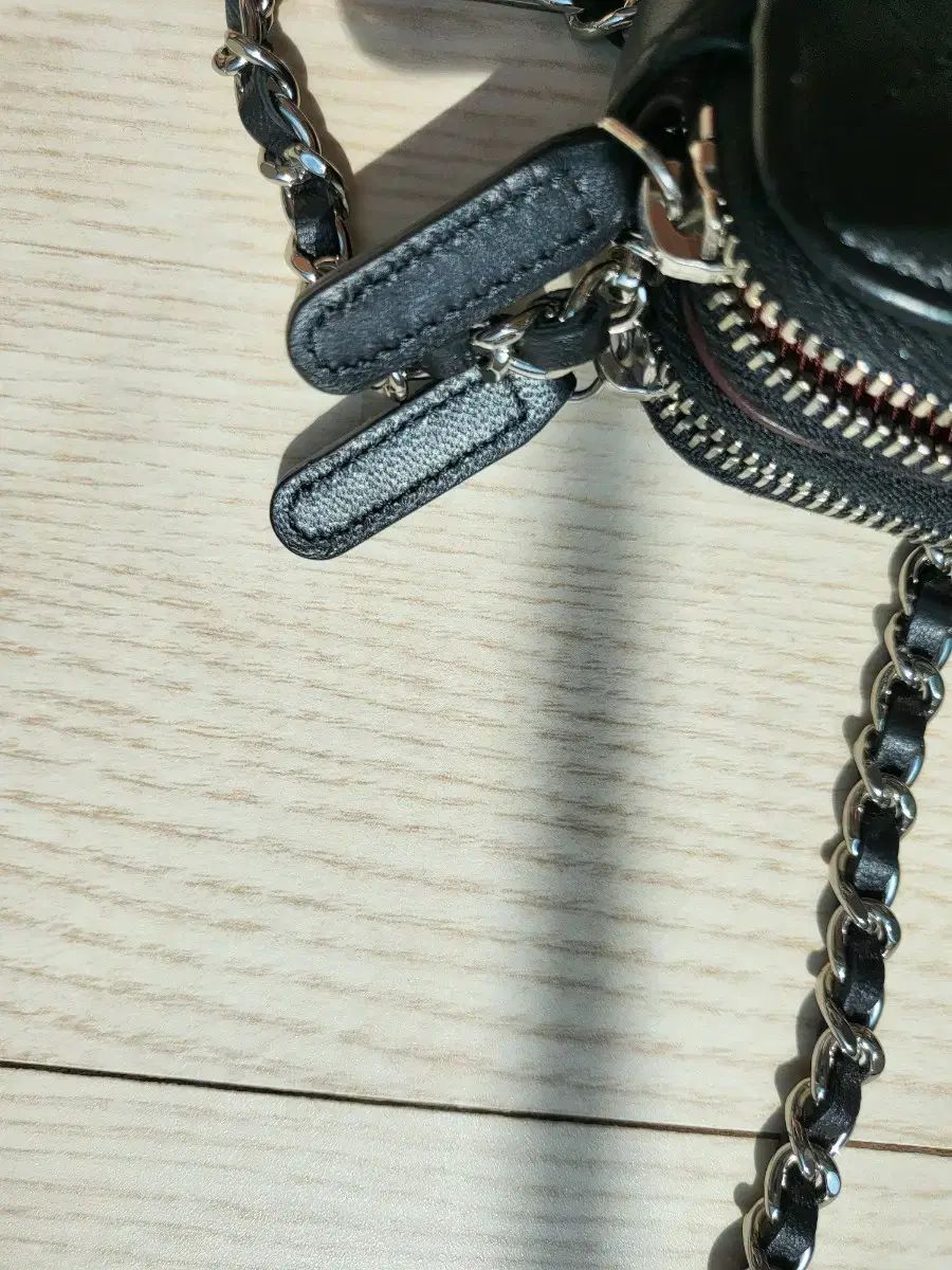 A82527 ラムスキン ブラック ダブル ファスナー WOC シルバー金具 チェーン ミニ クロスバッグ