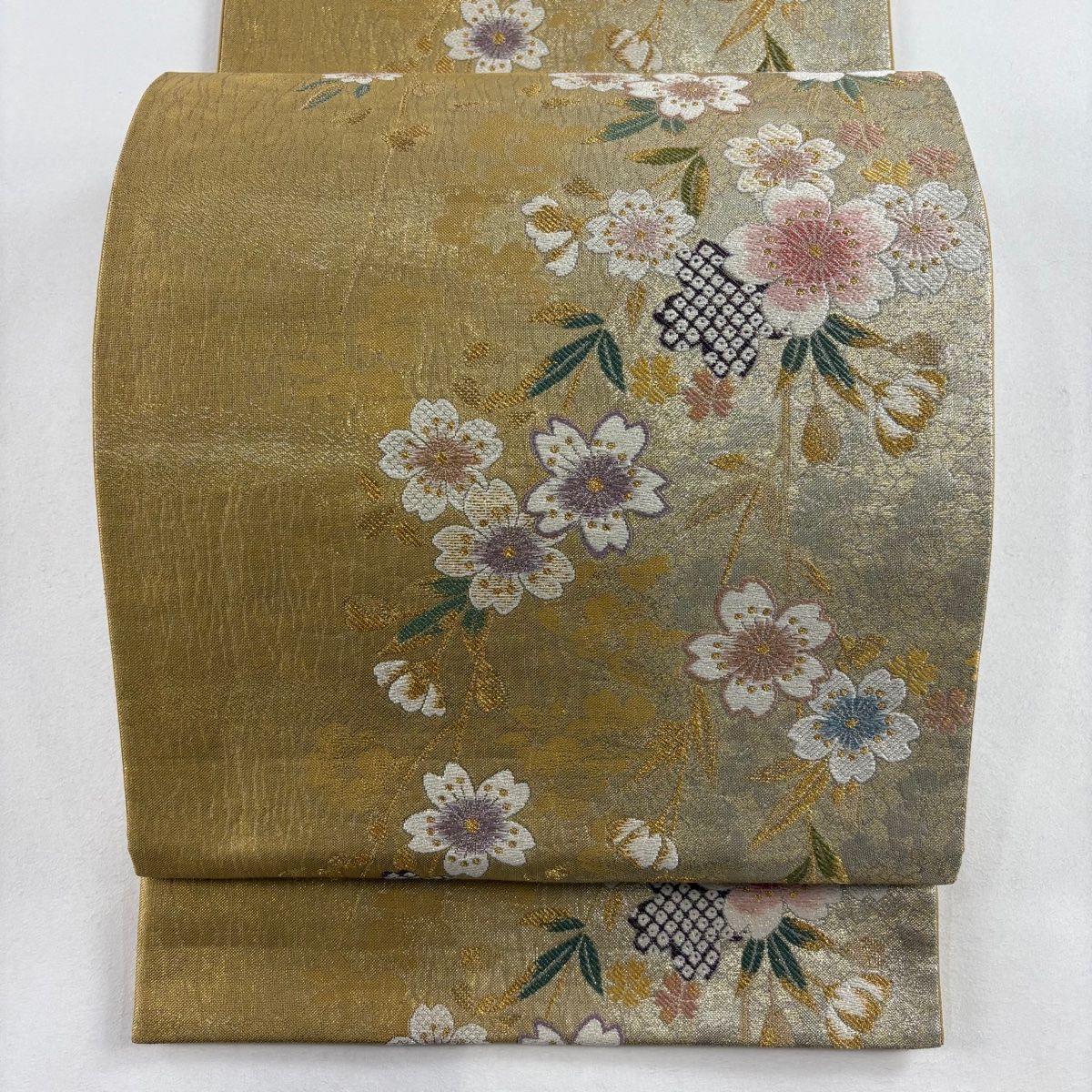 メルカリ便　ハナタイロ　ちとせ 袋帯 美品 秀品 やまと 枝垂れ桜 金糸 箔 黄土色 六通 正絹