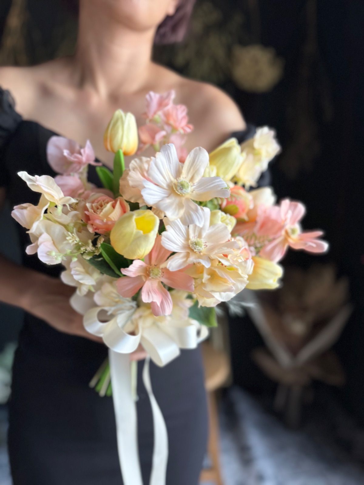 アウトレット サーモンピンクチューリップ×コスモスクラッチブーケ