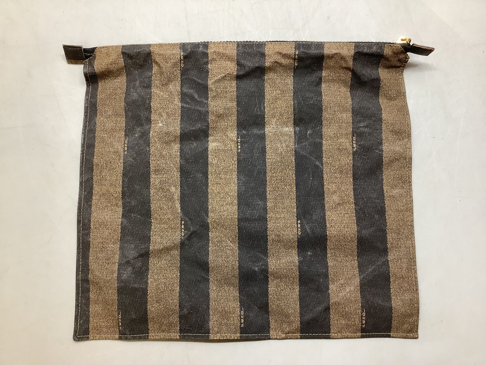 FENDI フェンディ クッション型 クラッチバッグ セカンドバッグ