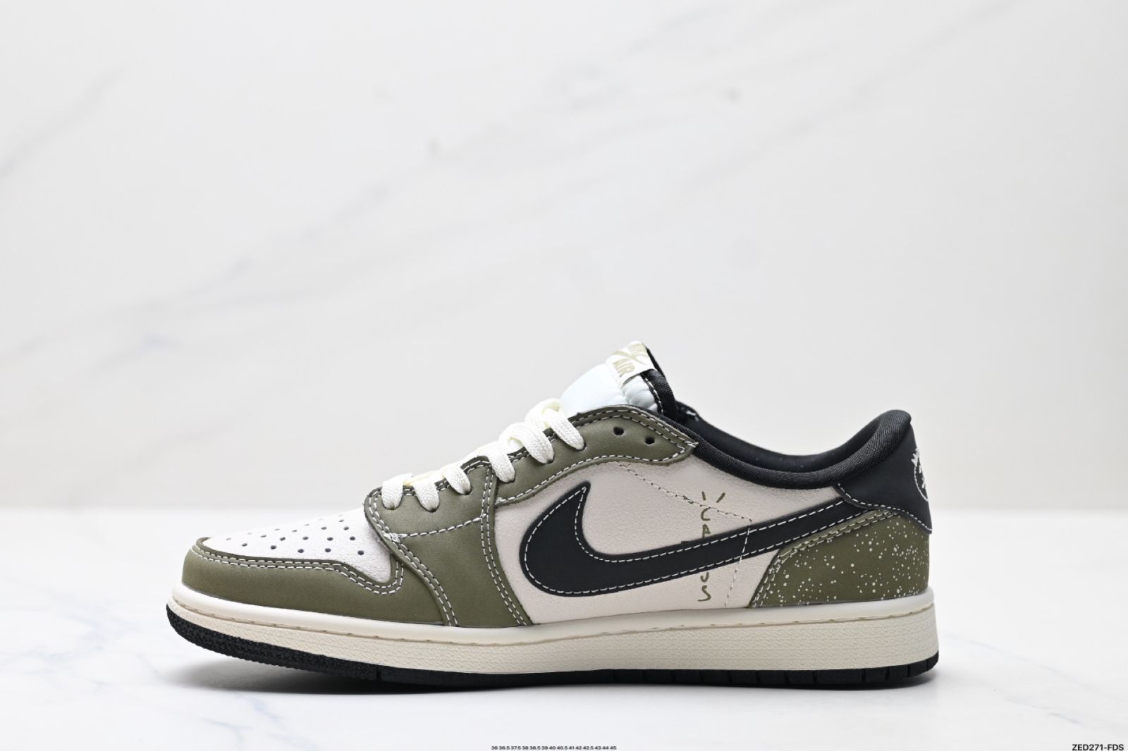 トラヴィス・スコット × エア ジョーダン 1 ロー AJ1 の TS