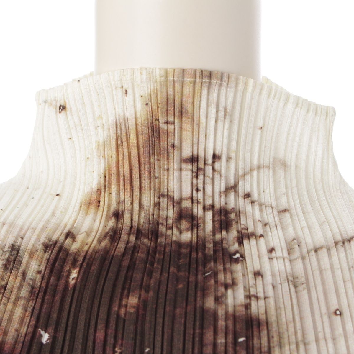 プリーツプリーズ イッセイミヤケ CAI GUO QIANG 蔡國強 ドラゴン ノースリーブ トップス PP97-JK071 ホワイト系 3【中古】 プリーツプリーズ イッセイミヤケ ゲストアーティスト GUEST