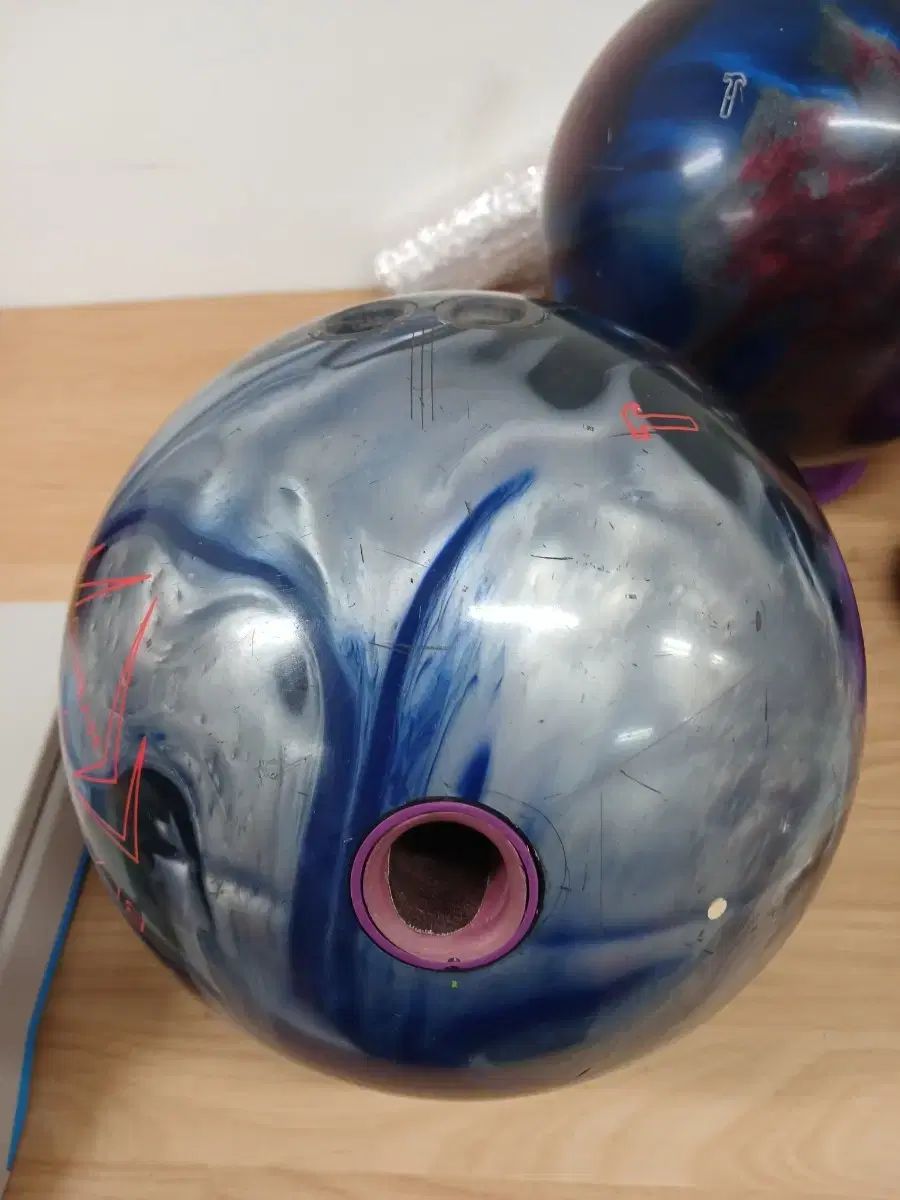 中古ボーリングボール 15p black widow（ブラックウィドウ