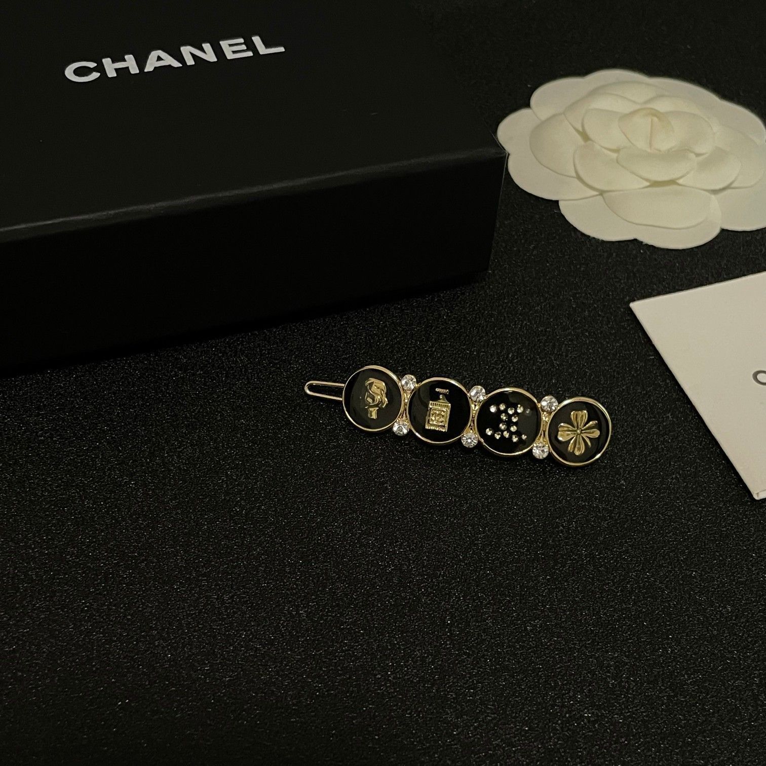 CHANEL★ヘアピン★レア美品⭐︎最終値下げ 今日特価】CHANEL 新作ヘアピン 人気急上昇中！送料無料 限定