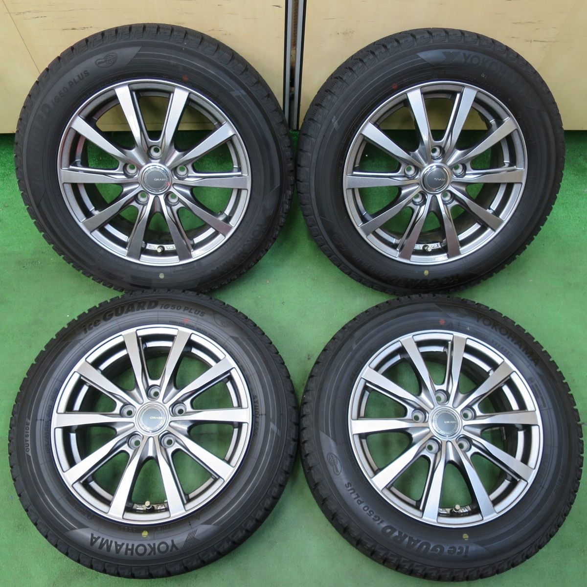 [送料無料] バリ溝！キレイ！ほぼ10分スタッドレス 185/65R15 ヨコハマ アイスガード iG50 プラス GRASS グラス 15インチ PCD114.3/5H5011309イス