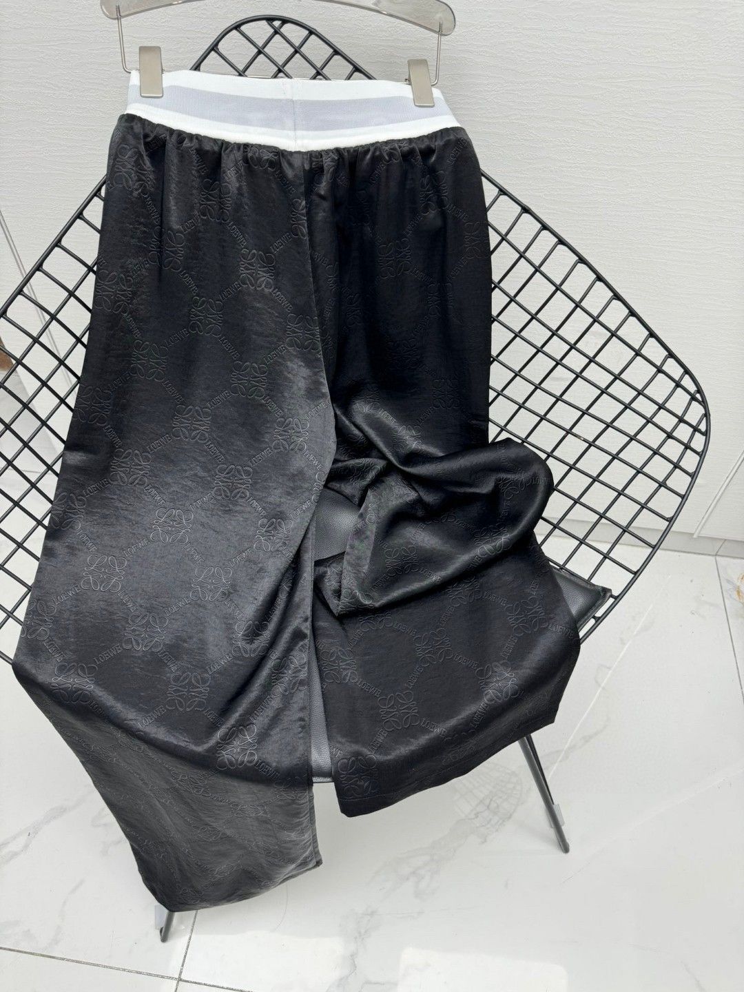 LOEWEロエベカジュアルパンツ