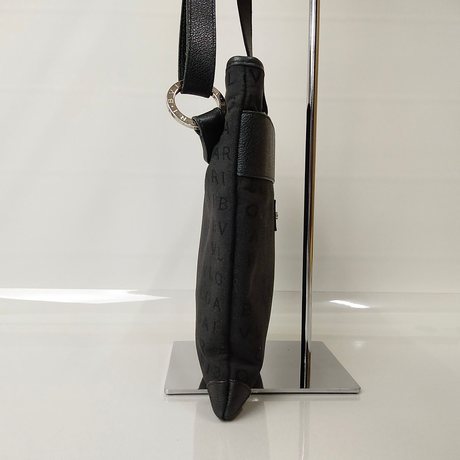 2502-28｜美品｜ブルガリ ショルダーバッグ レザー ブラック ロゴ  