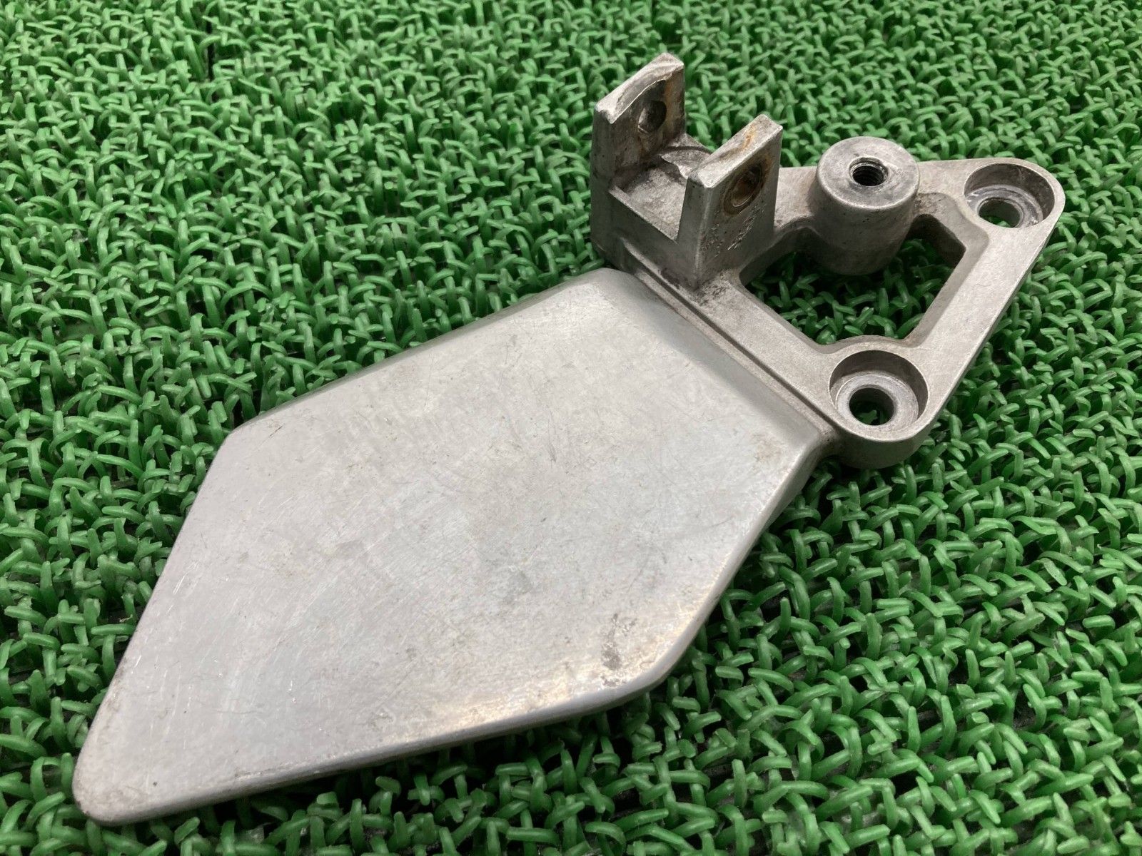 ジェイド ステップホルダー 左 KAF ホンダ 純正 バイク 部品 MC23 メインステップ JADE 曲がり無し 品薄 車検 Genuine Xp