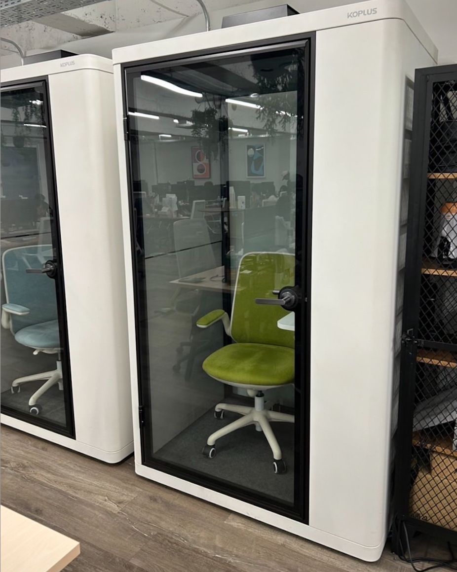 個室ブース SMART WORKING BOOTH KOLO Sit スマートワーキングブース コロ Milli シリーズ Sitタイプ ｜テレワーク リモートワーク スマートワーキングブース 防音 デスク付き 1人用モデル 作業ブース