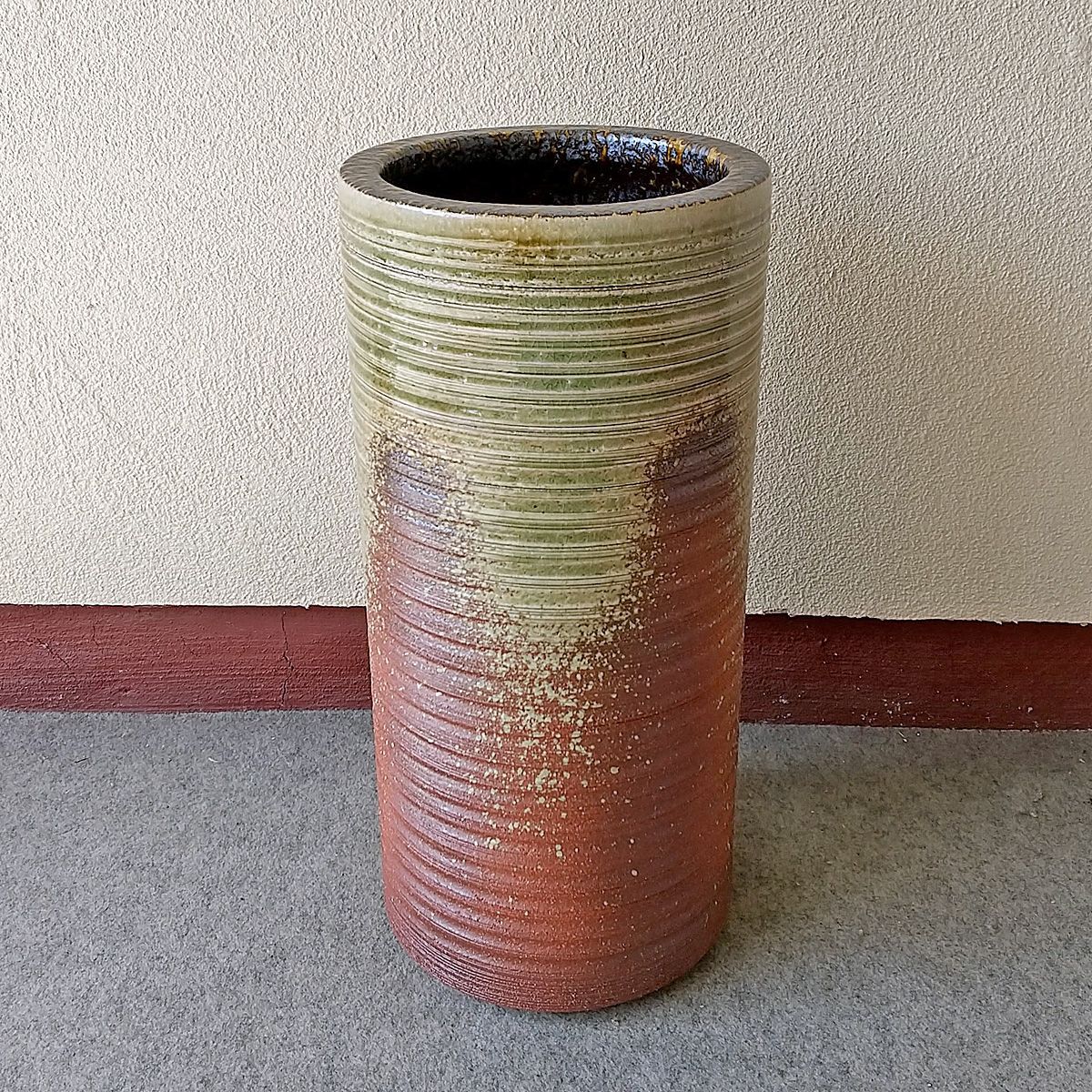 陶器傘立て 古信楽千段傘立 信楽焼 ヤマタツ陶業 TK-612 水抜き穴あり 陶器傘立て 古信楽千段傘立 信楽焼 ヤマタツ陶業 TK-612 水抜き穴付き