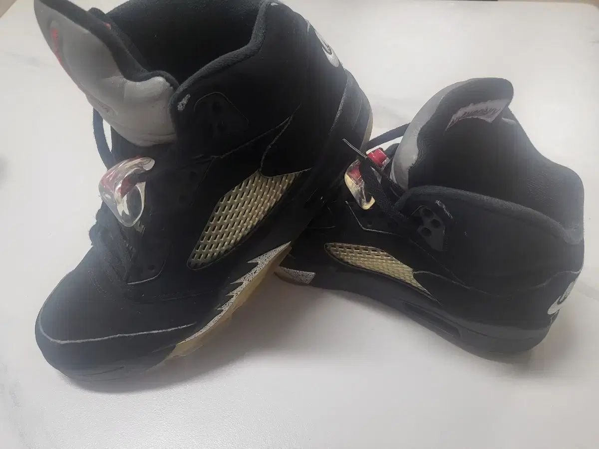 ジョーダン 5 メタリックシルバー