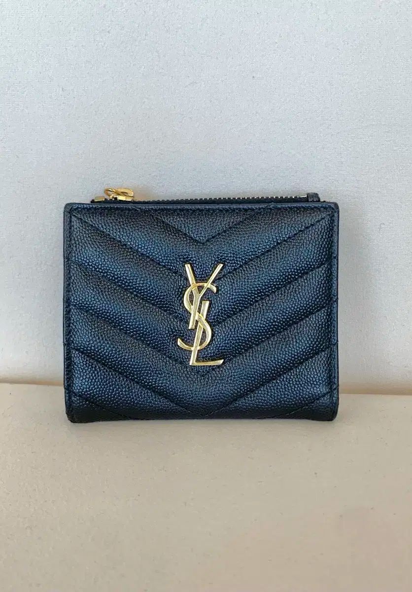金具 二つ折り財布