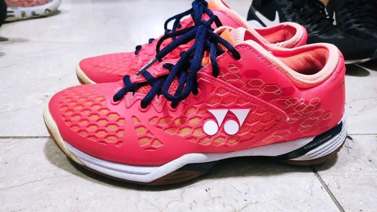 ヨネックス YONEX パワークッション 250 ピンポンシューズ バドミントンシューズ