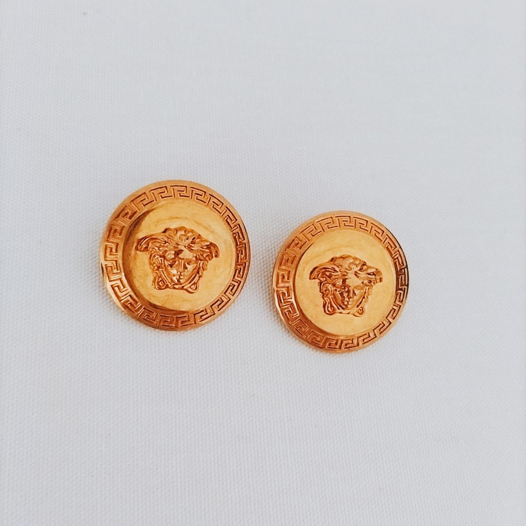 新品未使用】VERSACE トリビュート メドゥーサ スタッズ ピアス 新品未使用】VERSACE トリビュート メドゥーサ スタッズ ピアス