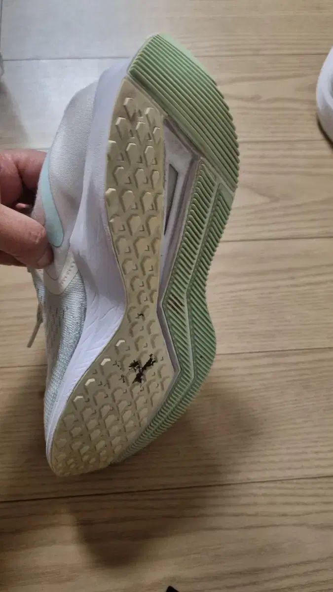 NIKE