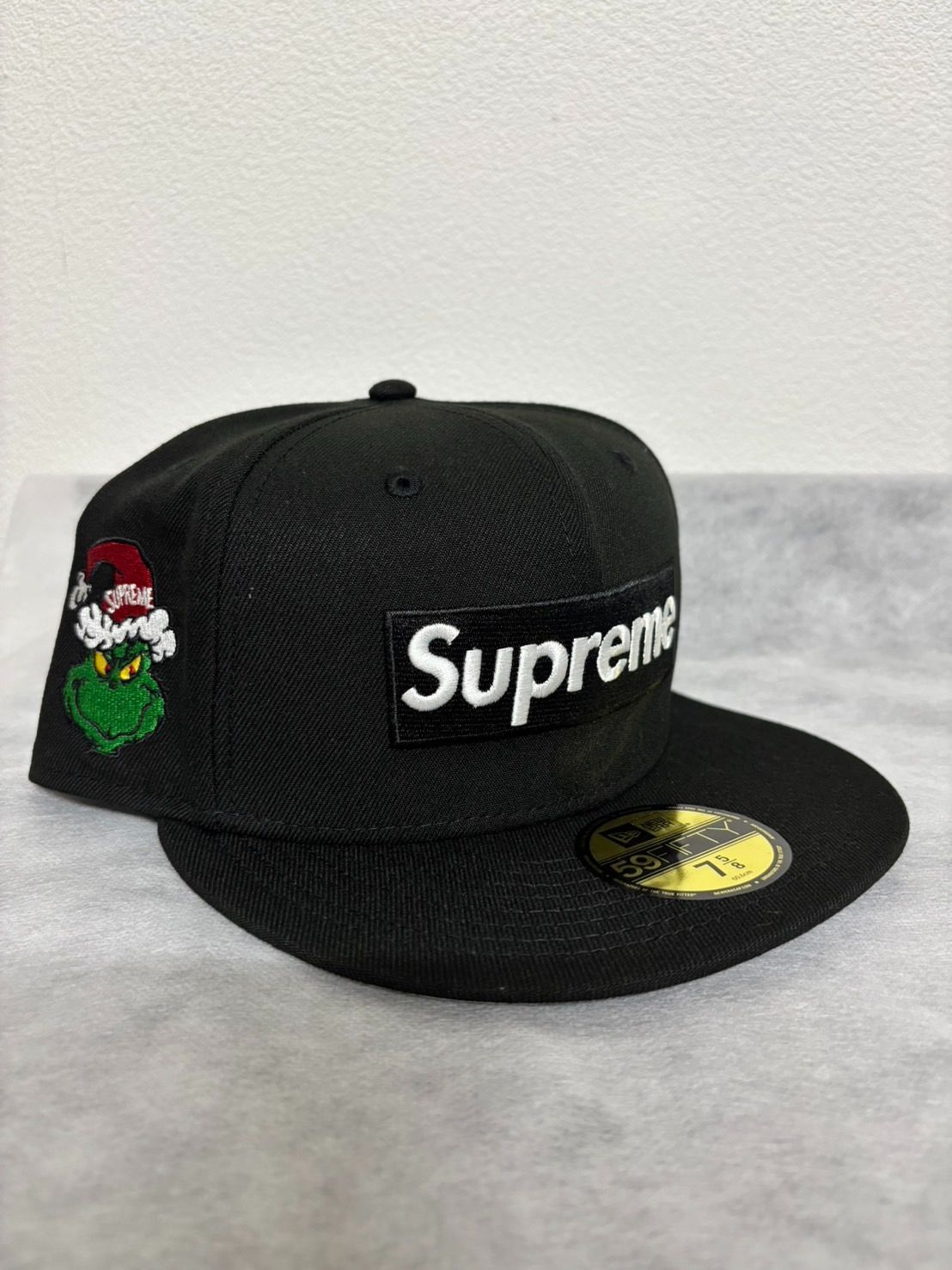 Supreme Grinch Box Logo New Era シュプリーム グリンチ ニューエラ コラボ ボックスロゴ パッチ 刺繍 ワッペン 黒 ブラック 帽子 ベースボール キャップ 小物 メンズ レディース 7 5|8 60.6cm タグ付き