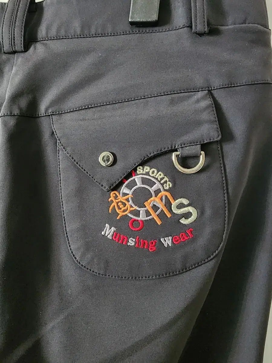 2025年新作。 マンシングウェア レディース ゴルフ ズボン 40
