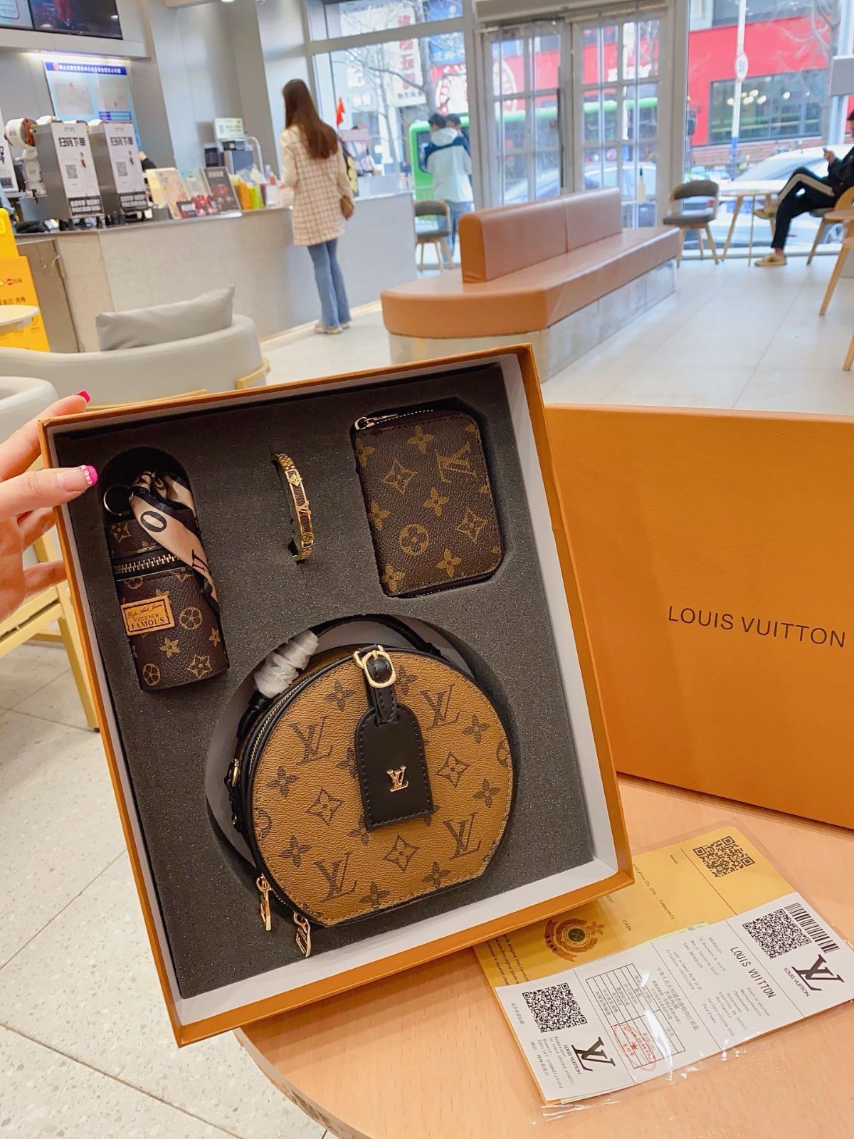 LOUIS VUITTON  3つのセット  ハンドバッグ  ショルダーバッグ