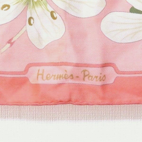 Hermès カレ　花柄スカーフ　ARABESQVEA ピンク Hermès カレ 花柄スカーフ ARABESQVEA ピンク Hermès カレ花柄