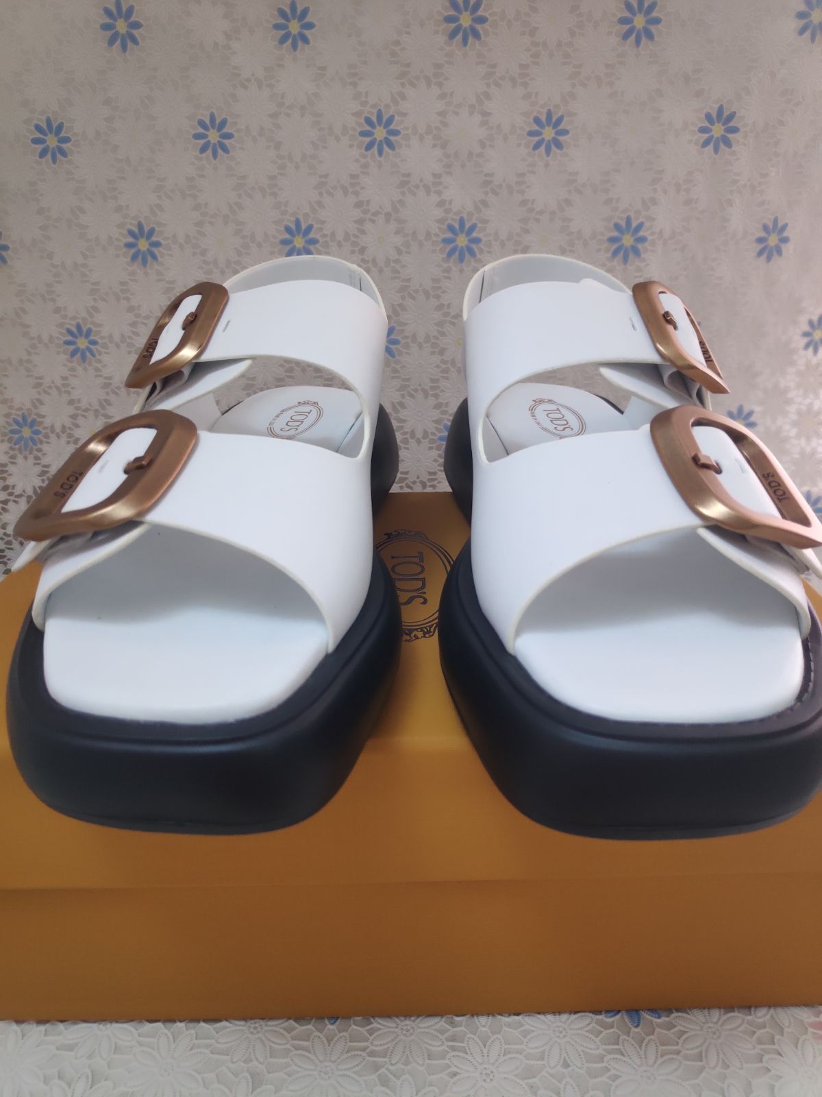 極美品 TOD S レディース ダブルバックルサンダル