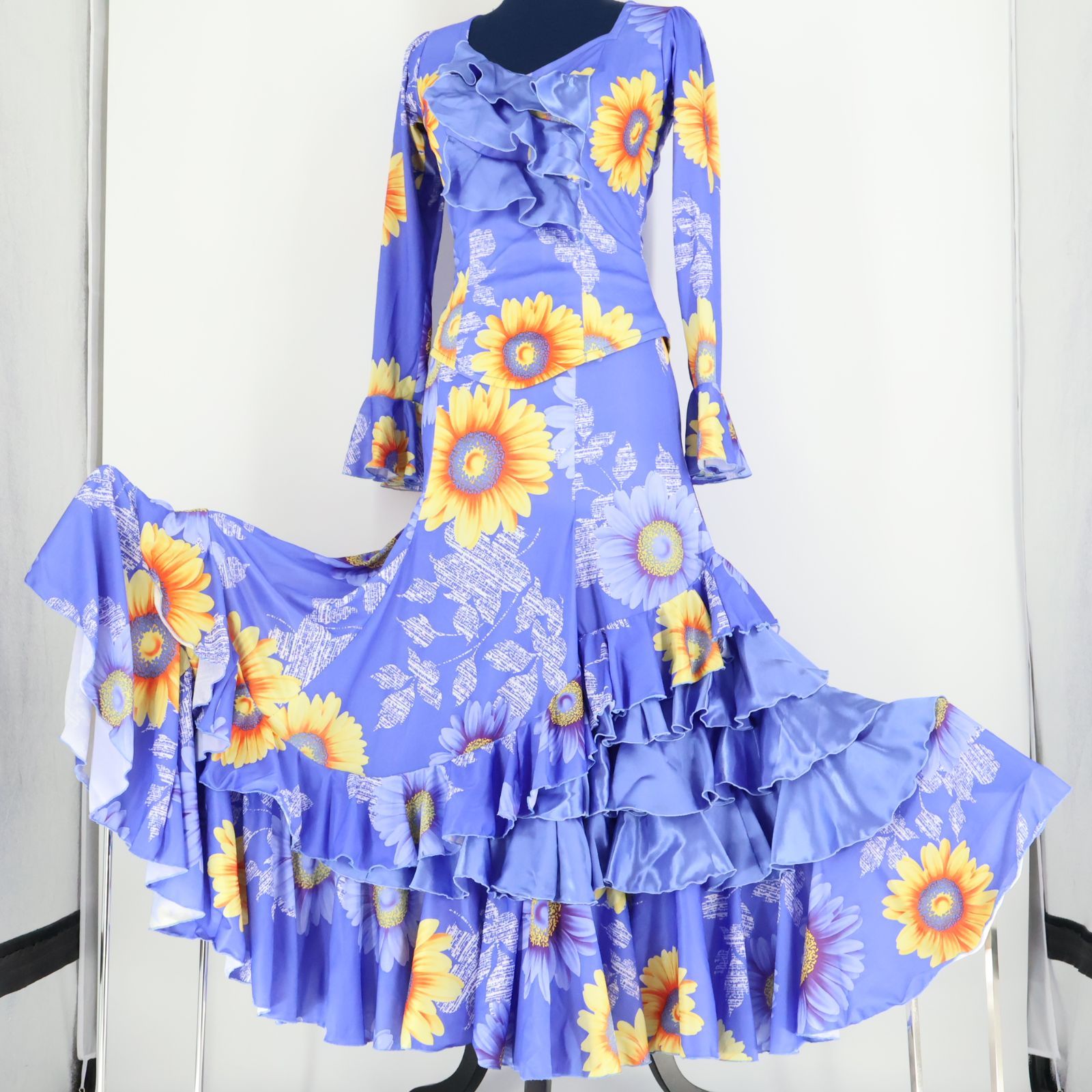 【フラメンコ衣装】ブルー×豪華ボランテ 上下セット ツーピース セットアップ 青 フラメンコ衣装】ブルー×豪華ボランテ 上下セット ツーピース