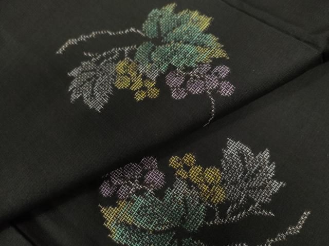 平和屋着物○本場大島紬 カタス7マルキ 地空 蔦の葉文 黒地