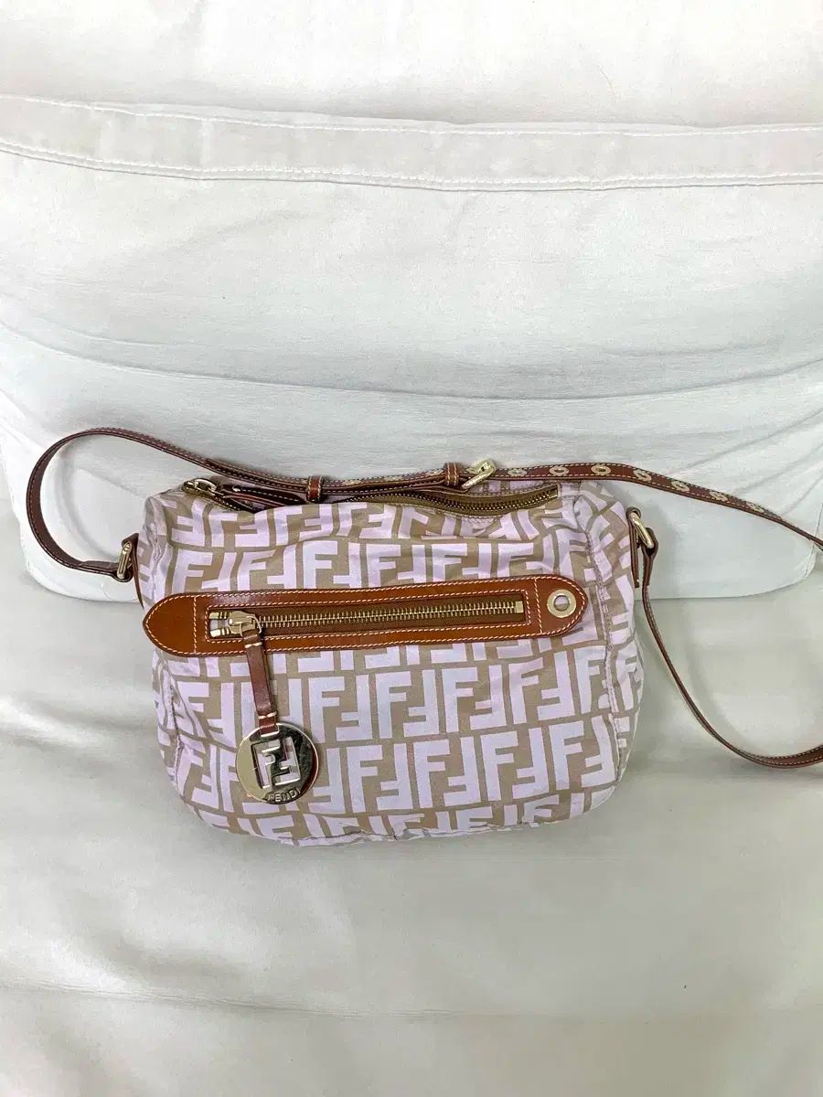 FENDI フェンディ ナイロン クロスバッグ