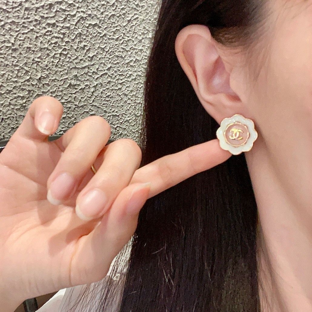今日特価】Chanel シャネル ヴィンテージ ダブル C イヤリング