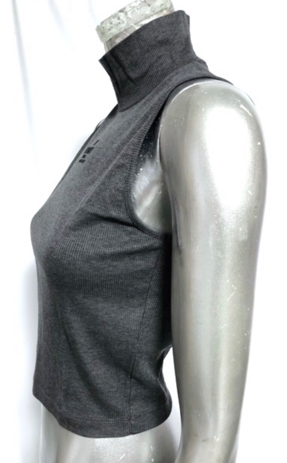 ひと目でFENDI FENDI フェンディ FFロゴ タートルネック クロップド丈 ノースリーブ トップス L イタリア製 2 A 48