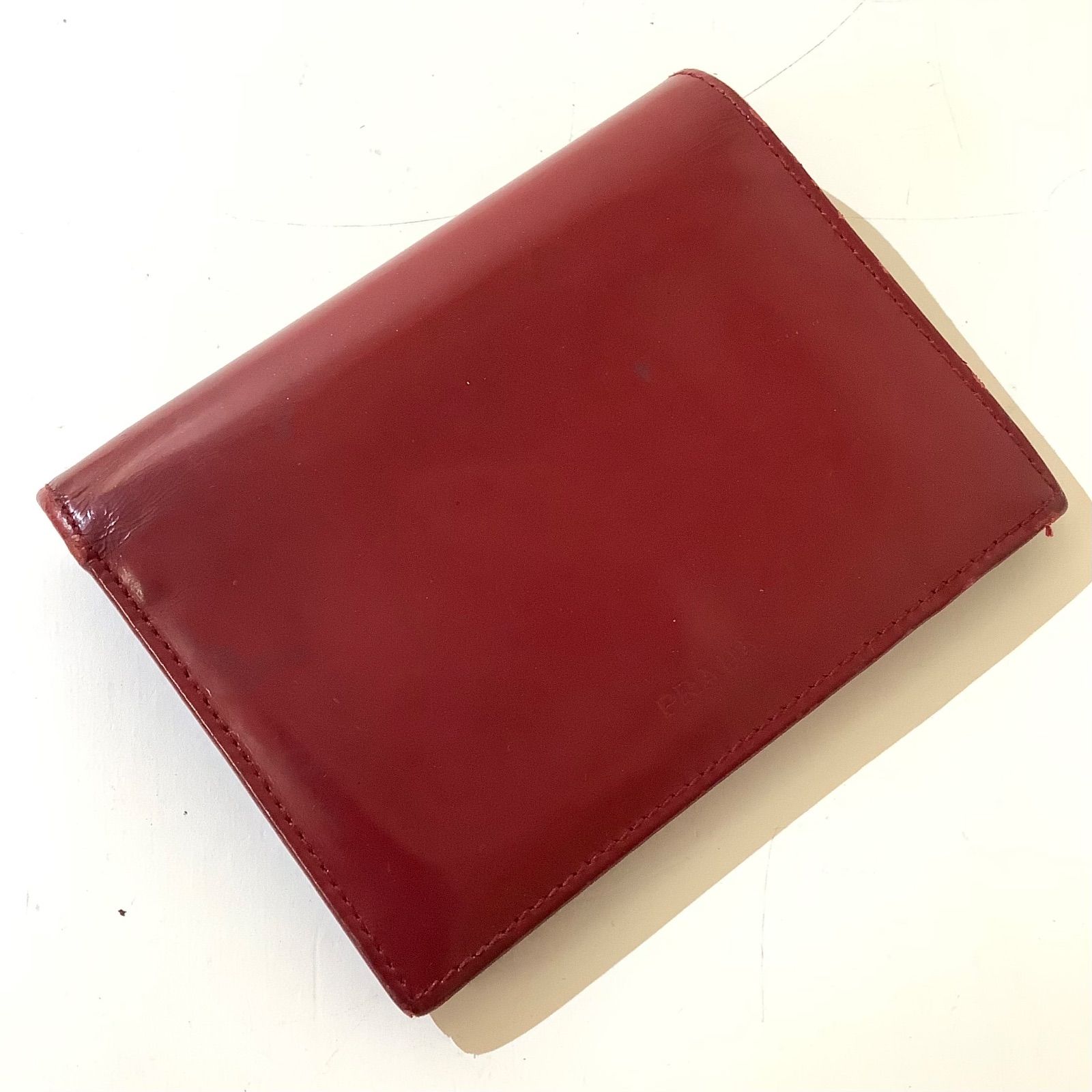 PRADA プラダ 財布 レッド エナメルレザー 二つ折り ロゴ型押し 