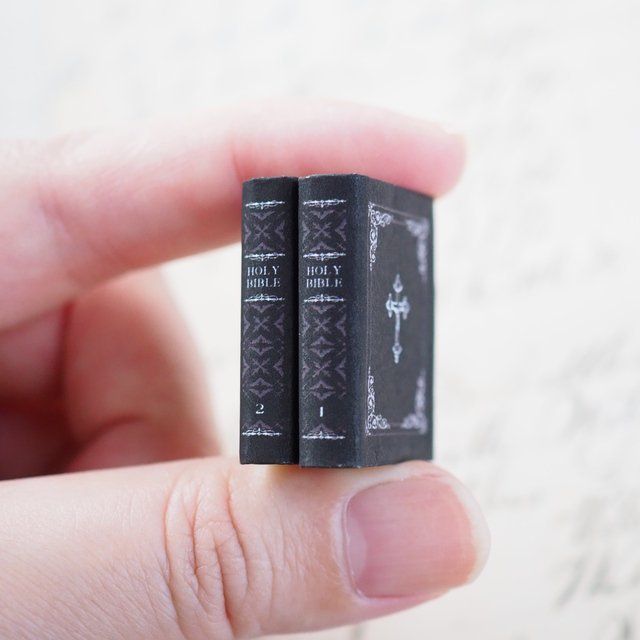 豆本 [ 聖書 ]2冊セット - メルカリ