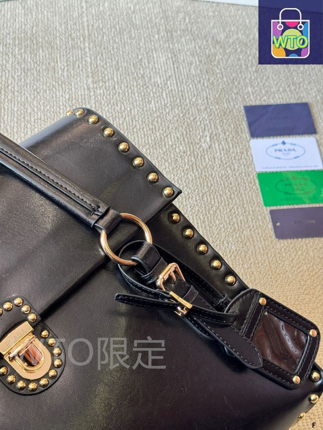 PRADA レトロショルダーバッグ - チョコレートカラー